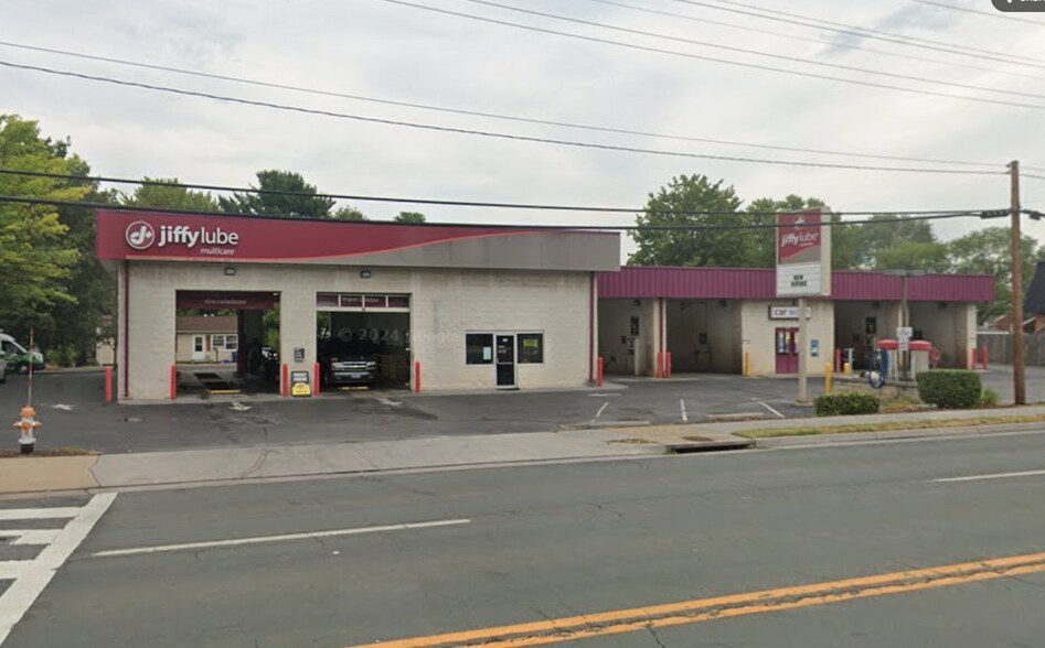 Primary Photo Of 220 South St, Front Royal Auto Repair For Sale