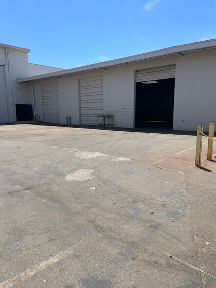More Photos Of 1250 Commercial Ave, Oxnard Warehouse For Lease