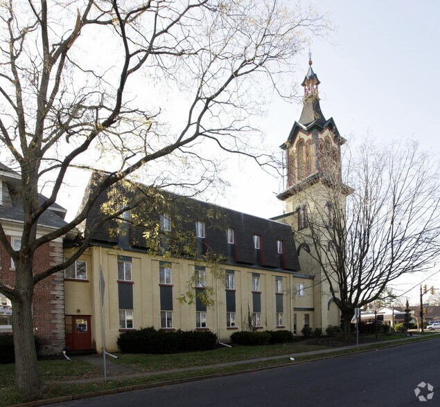 More Photos Of 10 S Clinton St, Doylestown Office For Lease