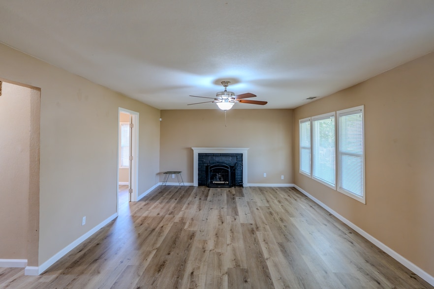More Photos Of 2234 E Yosemite Ave, Manteca Office For Lease