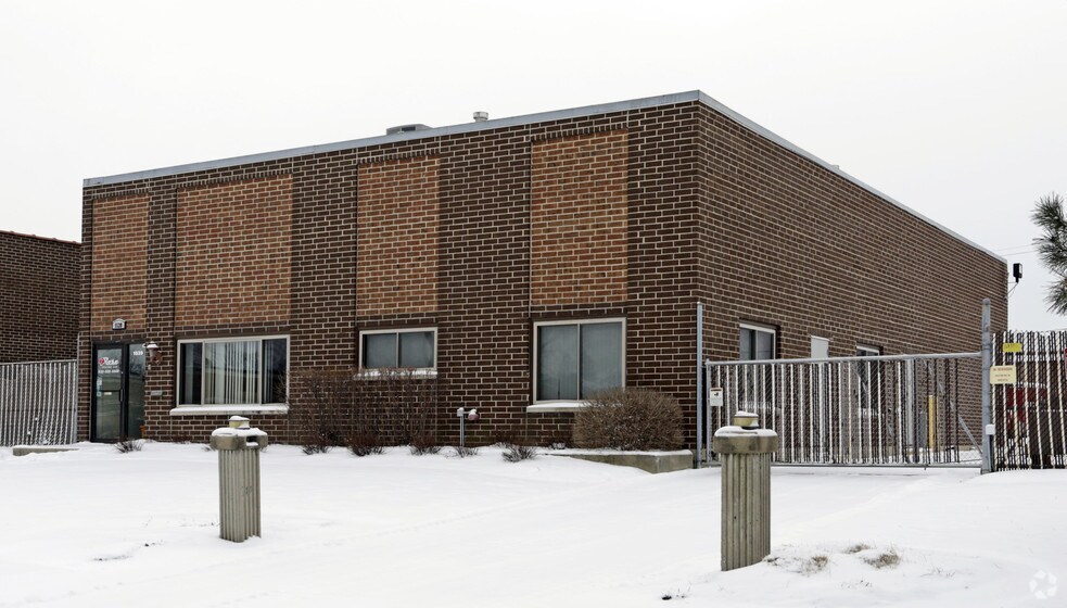 More Photos Of 1539 Bourbon Pky, Streamwood Warehouse For Sale