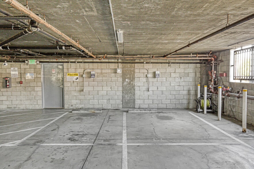 More Photos Of 5330 Satsuma Ave, North Hollywood Apartments For Sale