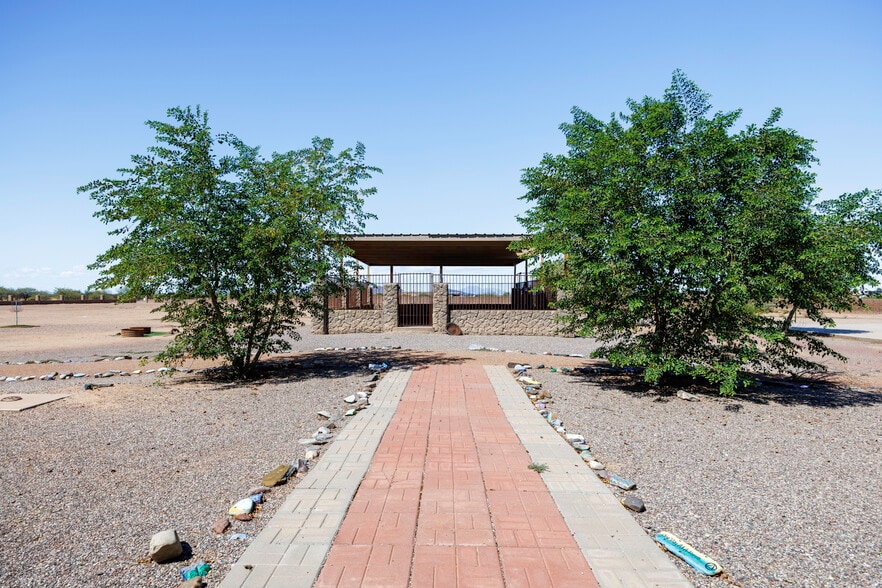 More Photos Of 16286 S Sunland Gin Rd, Arizona City Rehabilitation Center For Sale