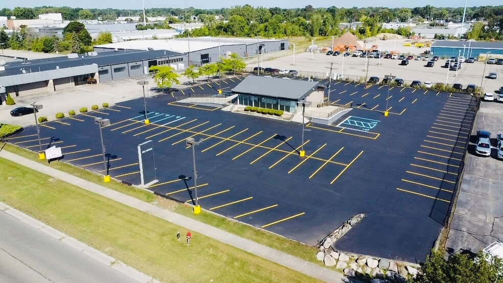 Primary Photo Of 31980 Ford Road, Garden City Auto Dealership For Lease