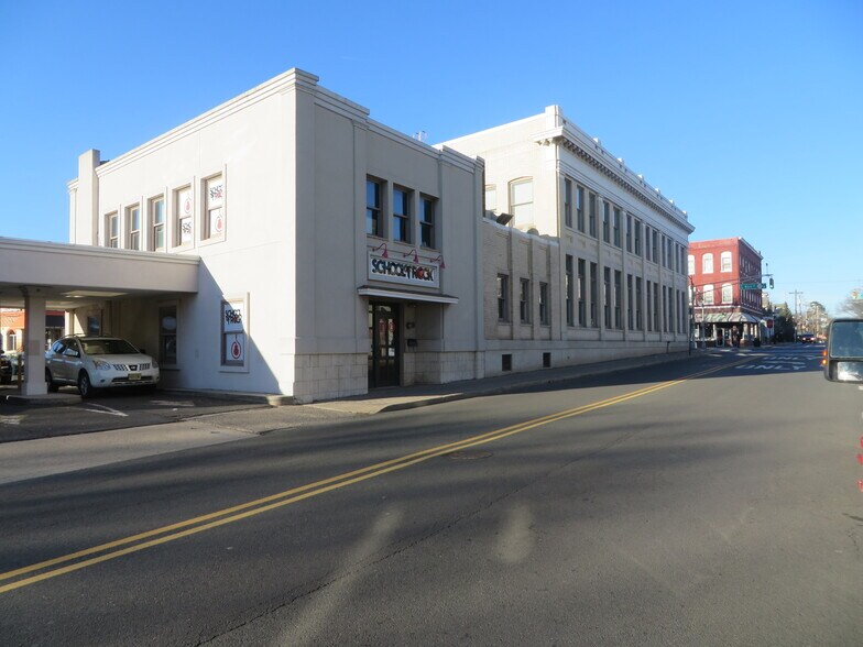 More Photos Of 1 W Main St, Somerville Freestanding For Lease