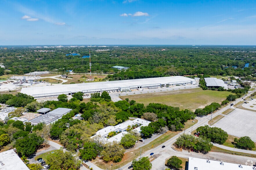 More Photos Of 6708 Harney Rd, Tampa Distribution For Lease
