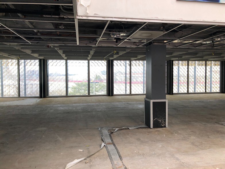 More Photos Of 16000-16200 Northland Dr, Southfield Office For Sale