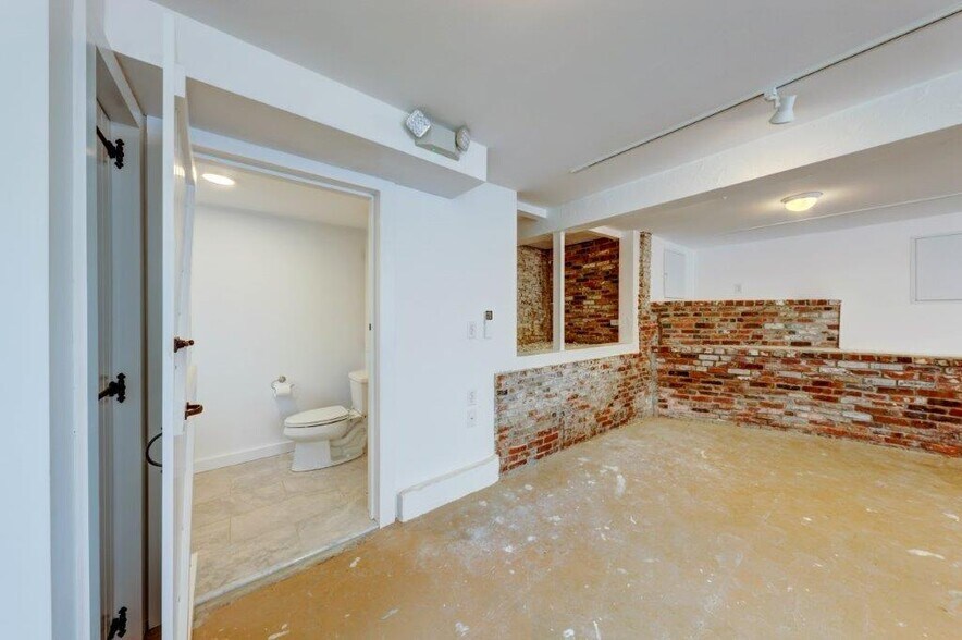 More Photos Of 313 Main St, Wellfleet Storefront Retail Residential For Sale