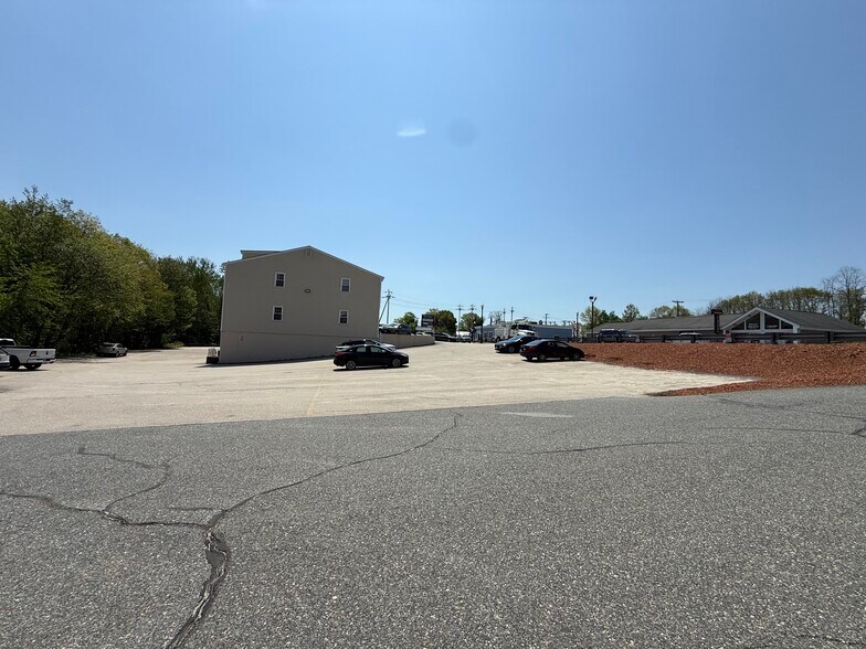 More Photos Of 694 Main St, Holden Office For Lease