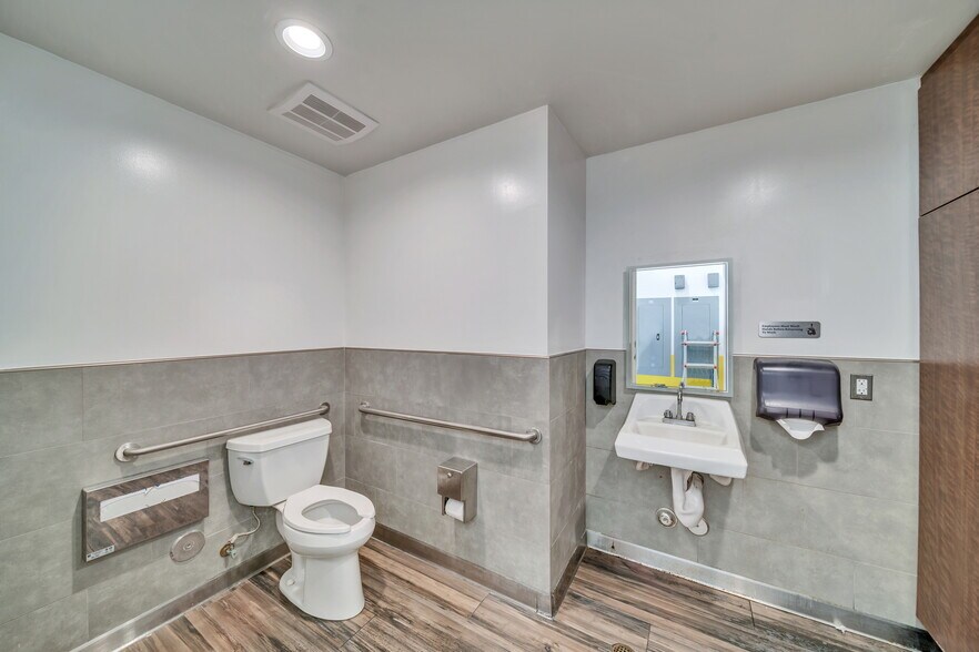 More Photos Of 1411 S Garfield Ave, Alhambra Office For Lease
