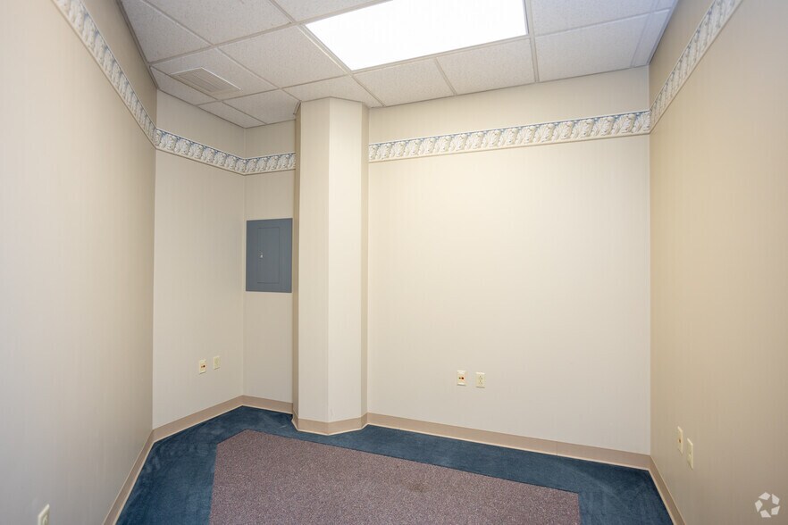 More Photos Of 205 W Market St, Lima Office For Sale