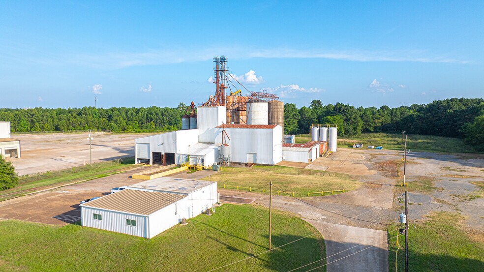 More Photos Of 220 Progress Blvd, Longview Warehouse For Sale