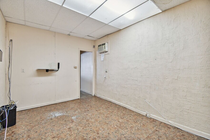 More Photos Of 1956 Kingsley Ave, Orange Park General Retail For Lease