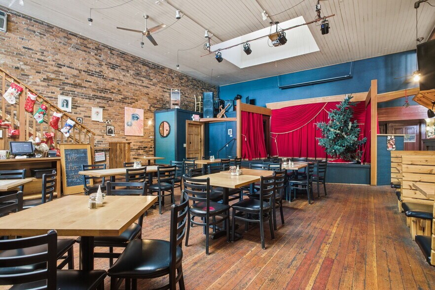 More Photos Of 657 E Main St, Cottage Grove Restaurant For Sale