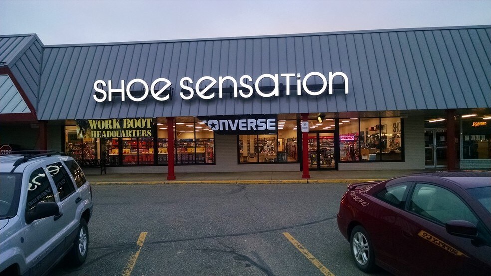 More Photos Of 300-499 Downtowner Plz, Coshocton General Retail For Sale