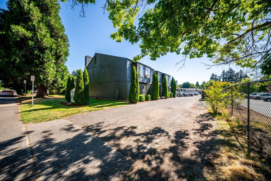 More Photos Of 1046 NE 17th Ave, Hillsboro Apartments For Sale
