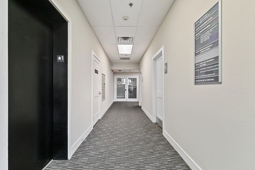 More Photos Of 205 W Louisiana St, McKinney Office For Lease