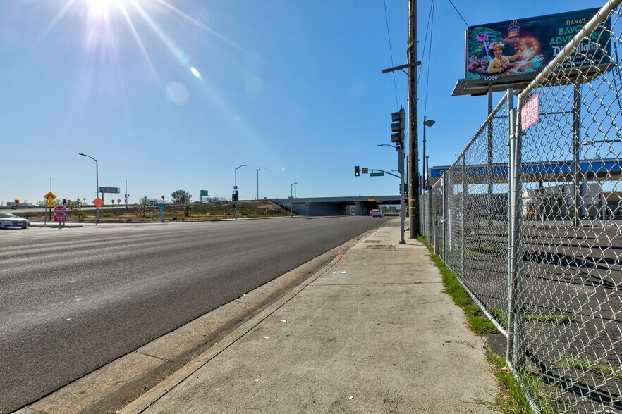 More Photos Of 13243 Osborne St, Arleta Land For Lease