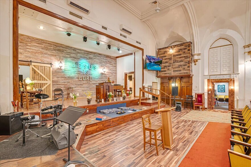 More Photos Of 837 W Linden St, Allentown Religious Facility For Sale