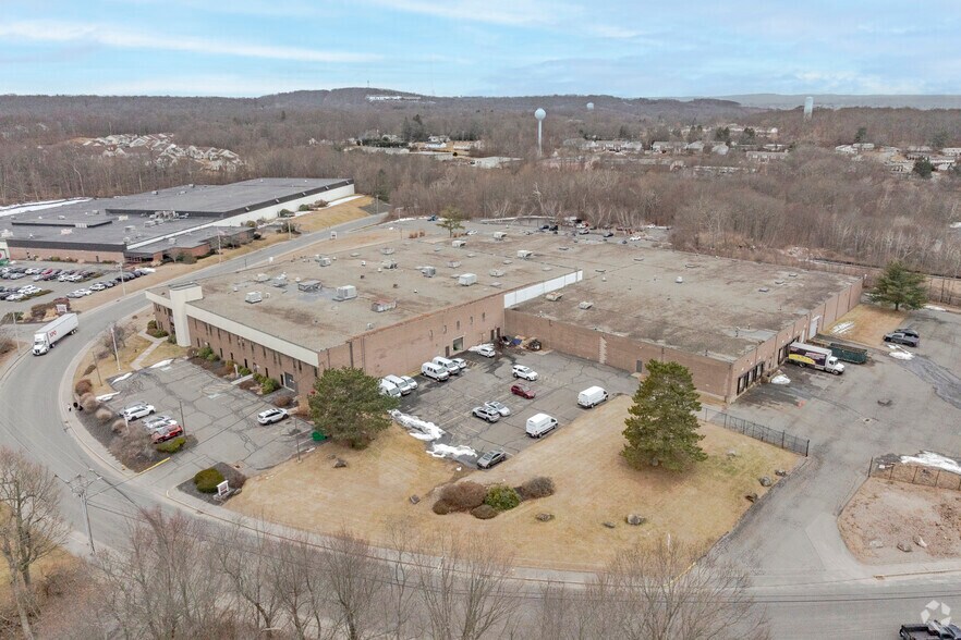 More Photos Of 84 Progress Ln, Waterbury Flex For Lease