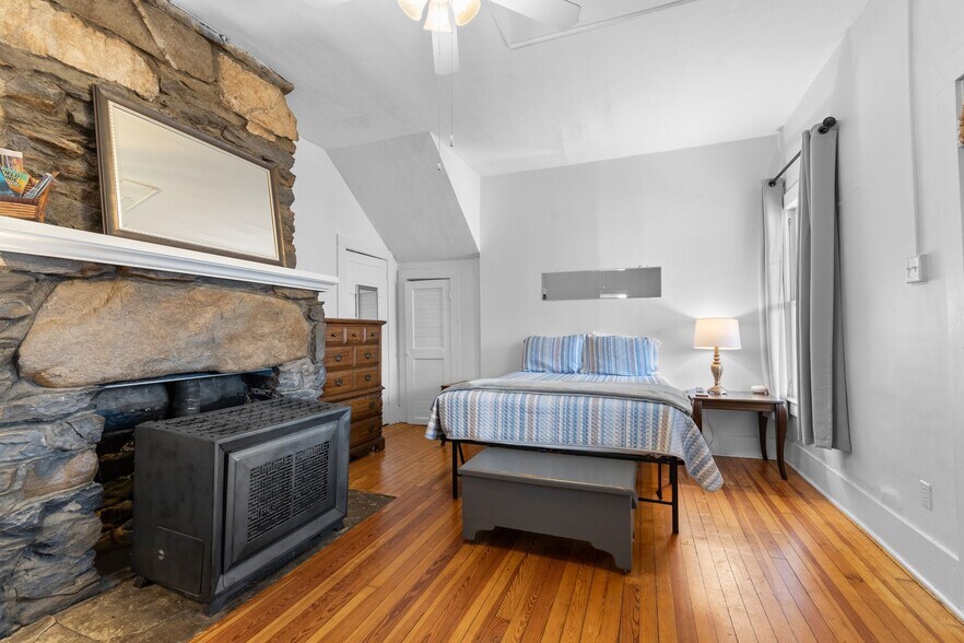 More Photos Of 33 Vance Ave, Black Mountain Apartments For Sale