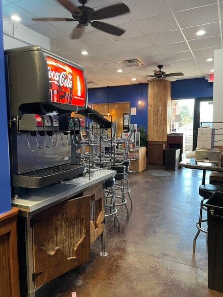 More Photos Of 1330 Broadway St, Pearland Storefront Retail Office For Lease