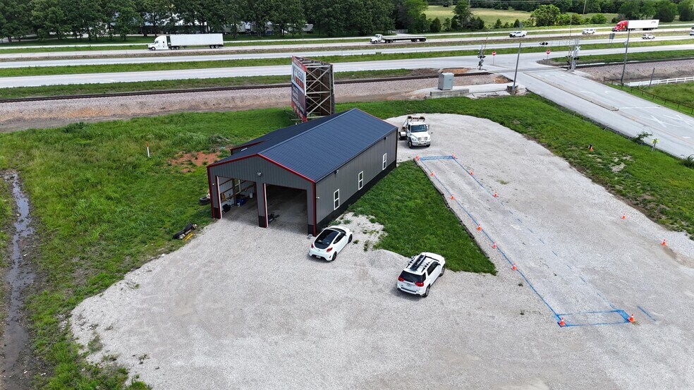 More Photos Of 64 Paradise Rd, Strafford Light Manufacturing For Sale