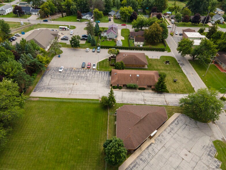 More Photos Of 1003 Mulholland St, Bay City Office For Sale