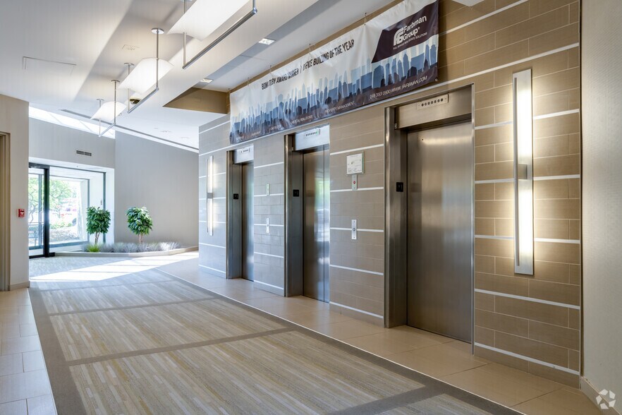 More Photos Of 3250 W Big Beaver Rd, Troy Office For Lease