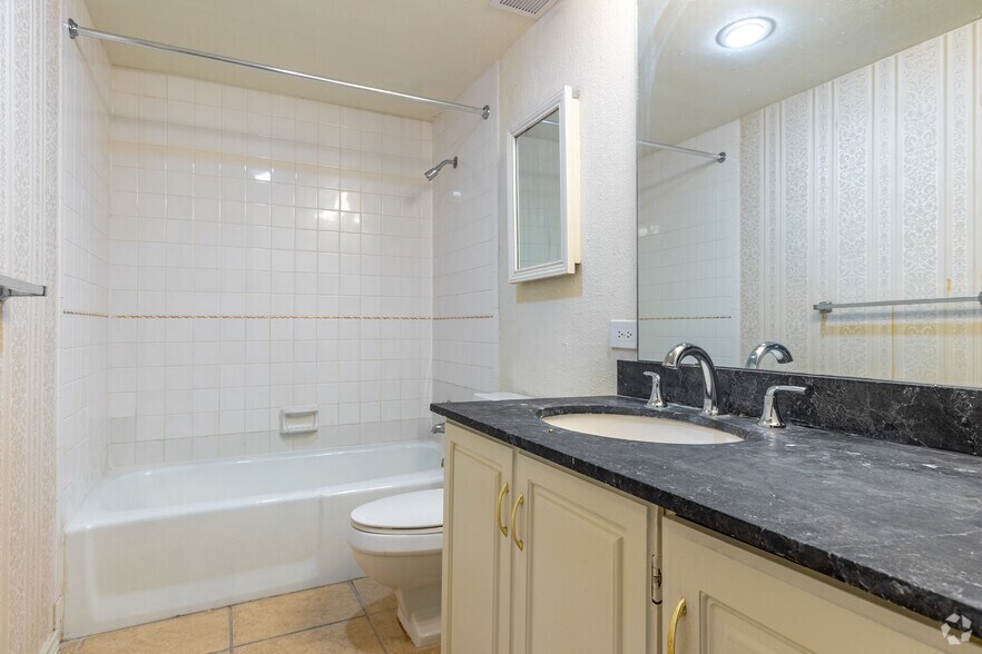 More Photos Of 1617 27th St, Lubbock Apartments For Sale