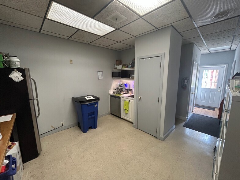 More Photos Of 614 Wooster Pike, Terrace Park Storefront Retail Office For Lease