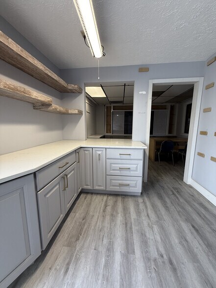 More Photos Of 1592 SE Village Green Dr, Port Saint Lucie Warehouse For Lease