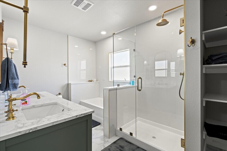 More Photos Of 2722 Central Ave, Cheyenne Light Distribution For Sale