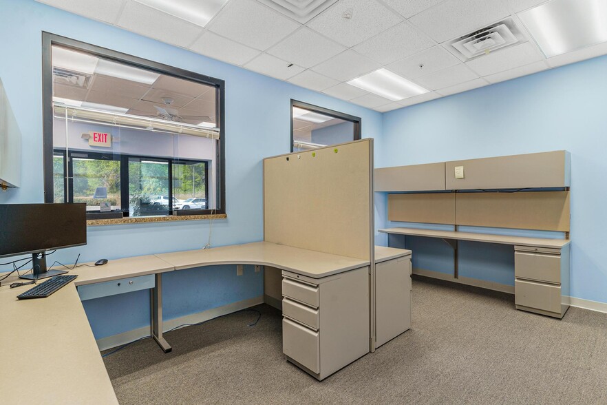 More Photos Of 1904 Thomas Ave, Leesburg Office For Sale