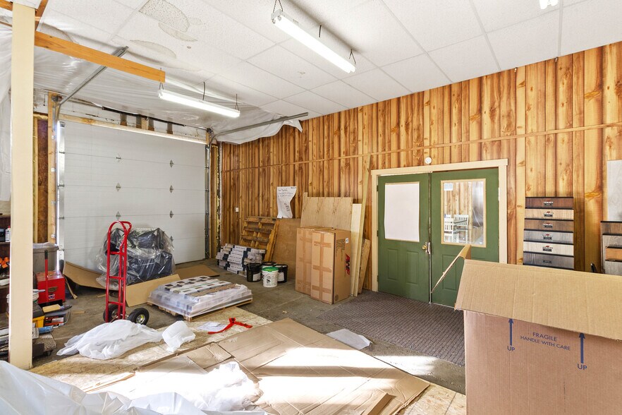 More Photos Of 147 S Springfield St, Saint Paris General Retail For Sale