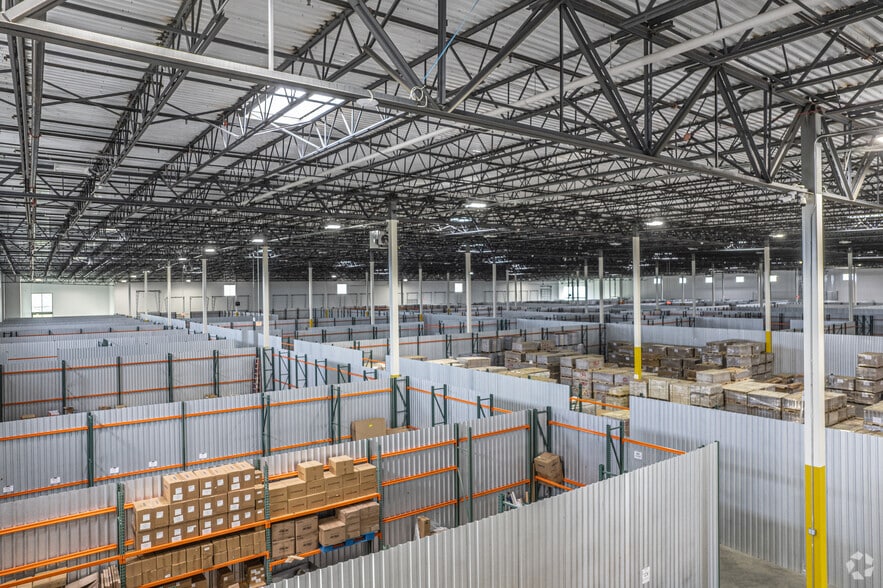 More Photos Of 12510 W Airport Blvd, Sugar Land Distribution For Lease