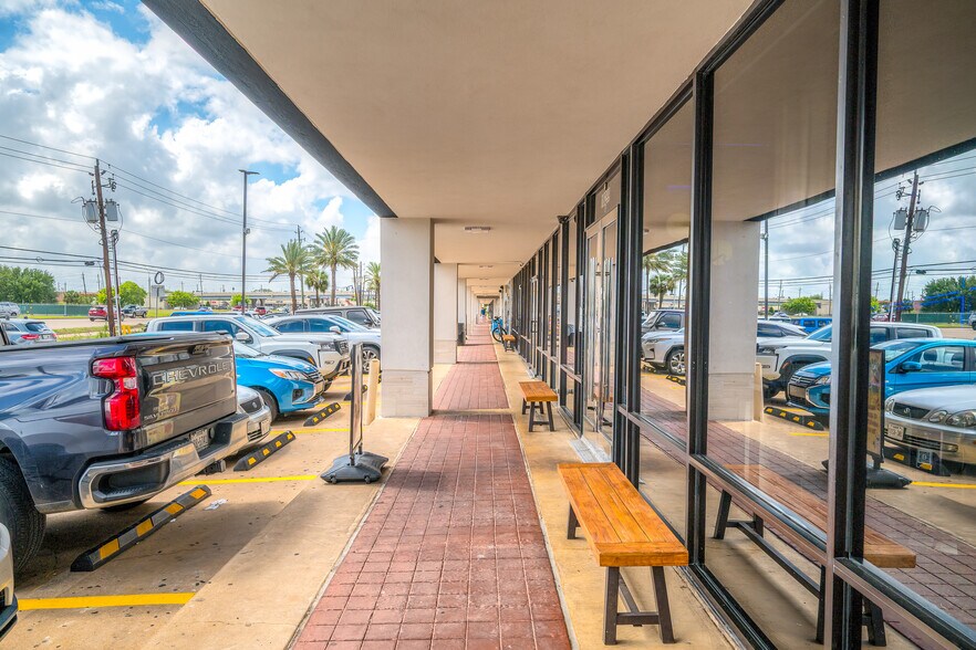 More Photos Of 18301-18313 Egret Bay Blvd, Houston Unknown For Lease