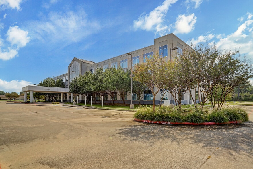 More Photos Of 505 Graham Dr, Tomball Hospital For Sale