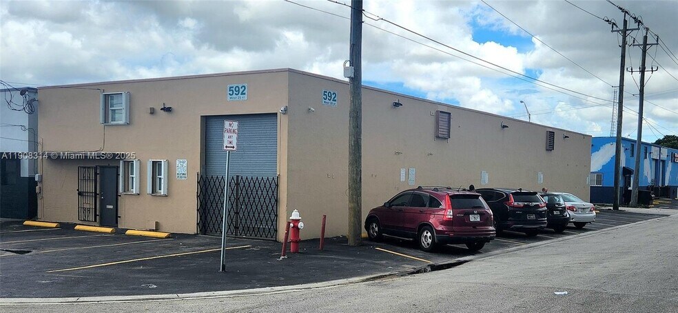 More Photos Of 592-598 W 28th St, Hialeah Warehouse For Lease