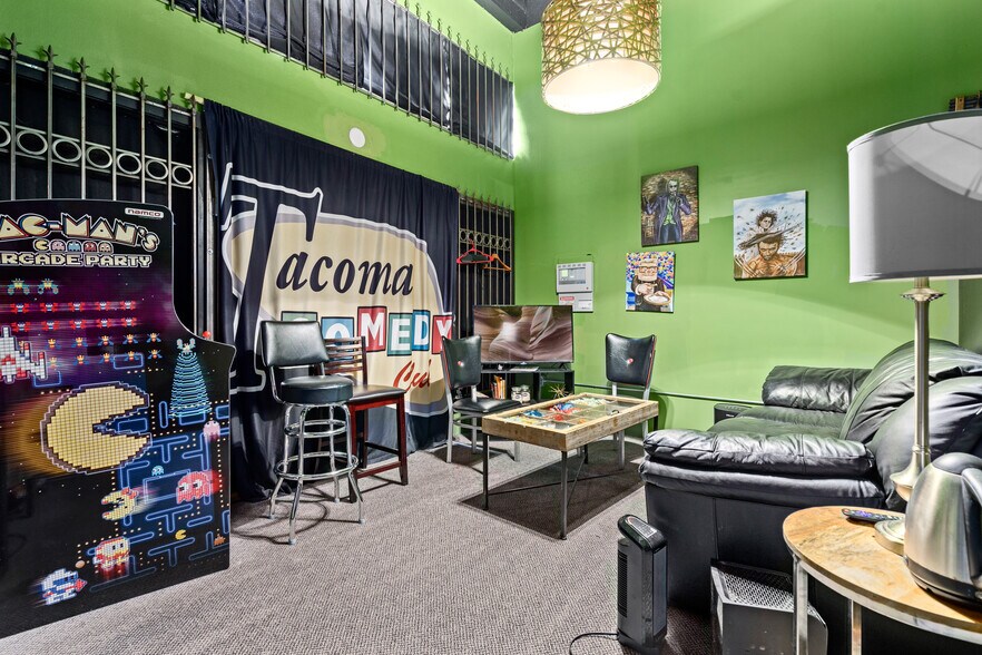 More Photos Of 933 Market St, Tacoma Storefront For Sale