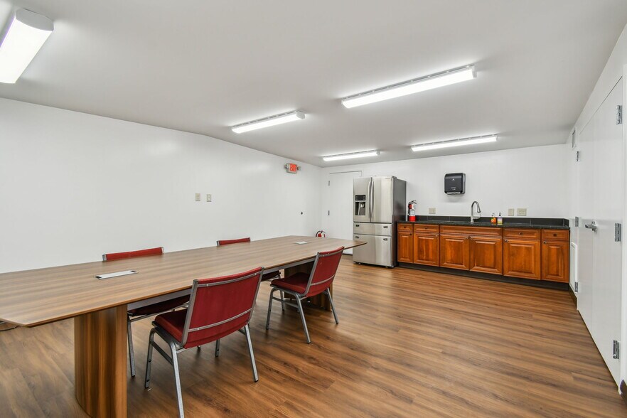 More Photos Of 1453 S Martin Luther King Jr Ave, Clearwater Warehouse For Sale