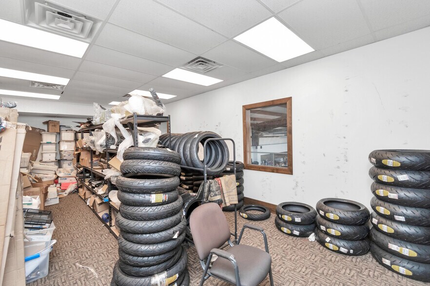 More Photos Of 14902 N Fwy Service Rd, Houston Freestanding For Lease