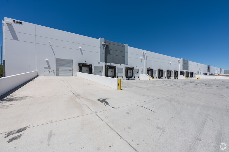 More Photos Of 5840 Donovan Way, Las Vegas Warehouse For Lease