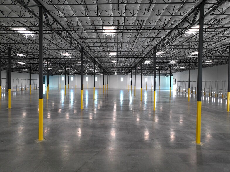 More Photos Of 6150 S Pecos Road & E. Patrick Ln, Las Vegas Distribution For Lease