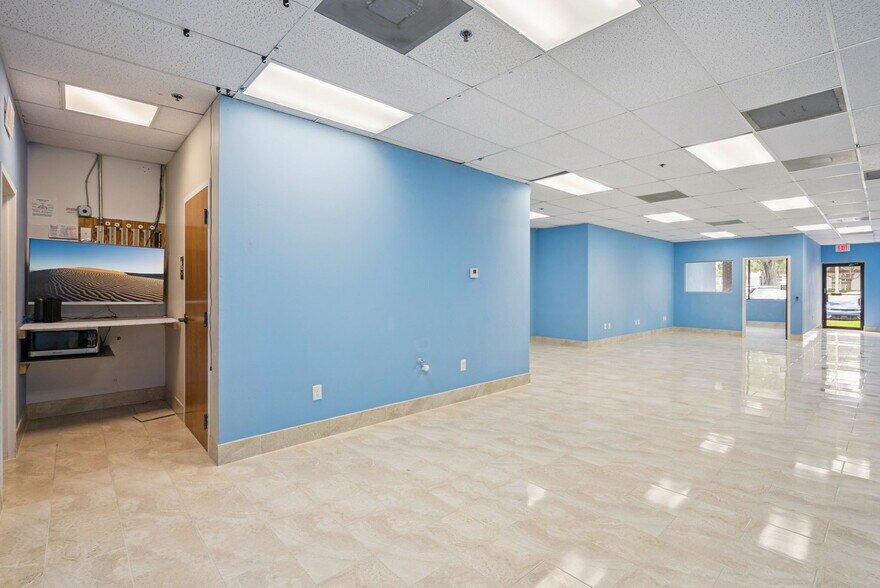 More Photos Of 925 S Semoran Blvd, Winter Park Office Residential For Sale