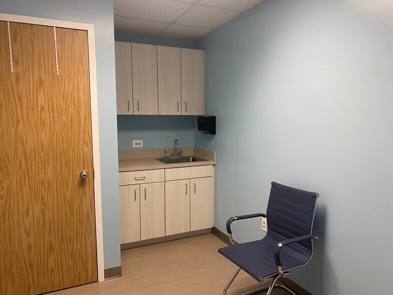 More Photos Of 1830 Town Center Dr, Reston Medical For Sale