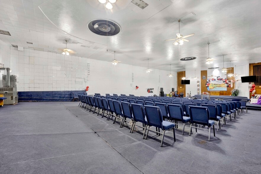 More Photos Of 3677 W Grand Ave, Chicago Religious Facility For Sale