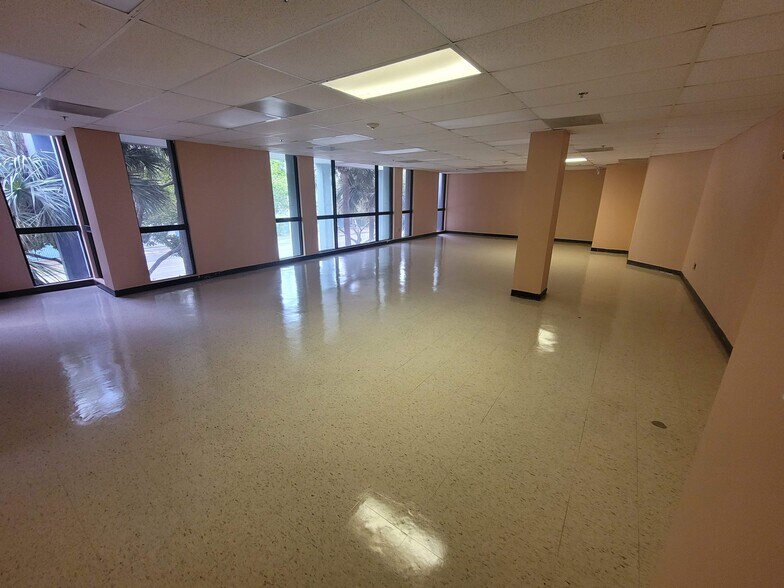 More Photos Of 3020 NW 33rd Ave, Fort Lauderdale Specialty For Sale