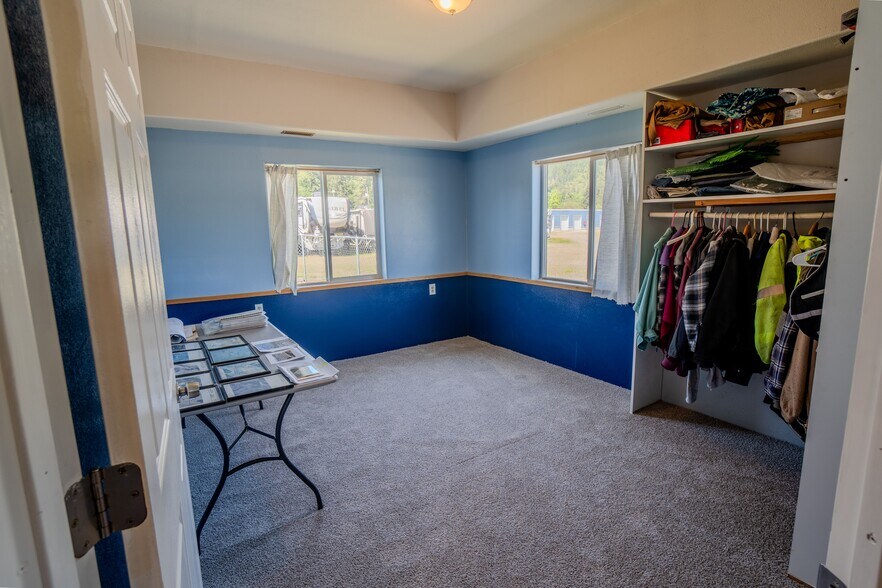 More Photos Of 215 Lawson Ln, Tenmile Warehouse For Sale