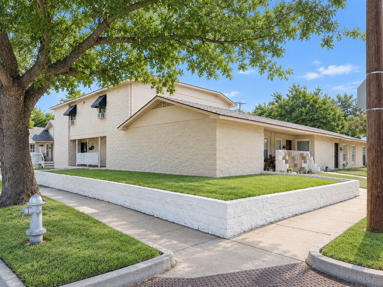 More Photos Of 1329 5th Ave, Fort Worth Multifamily For Sale